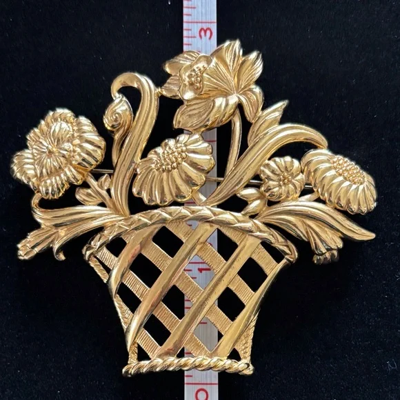 Vintage Monet Gold Basket Brooch with Flowers - Picture 2 of 6